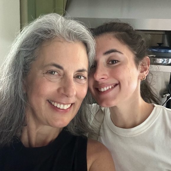 Meet your Posher, Elizabeth - Picture 2 of 6